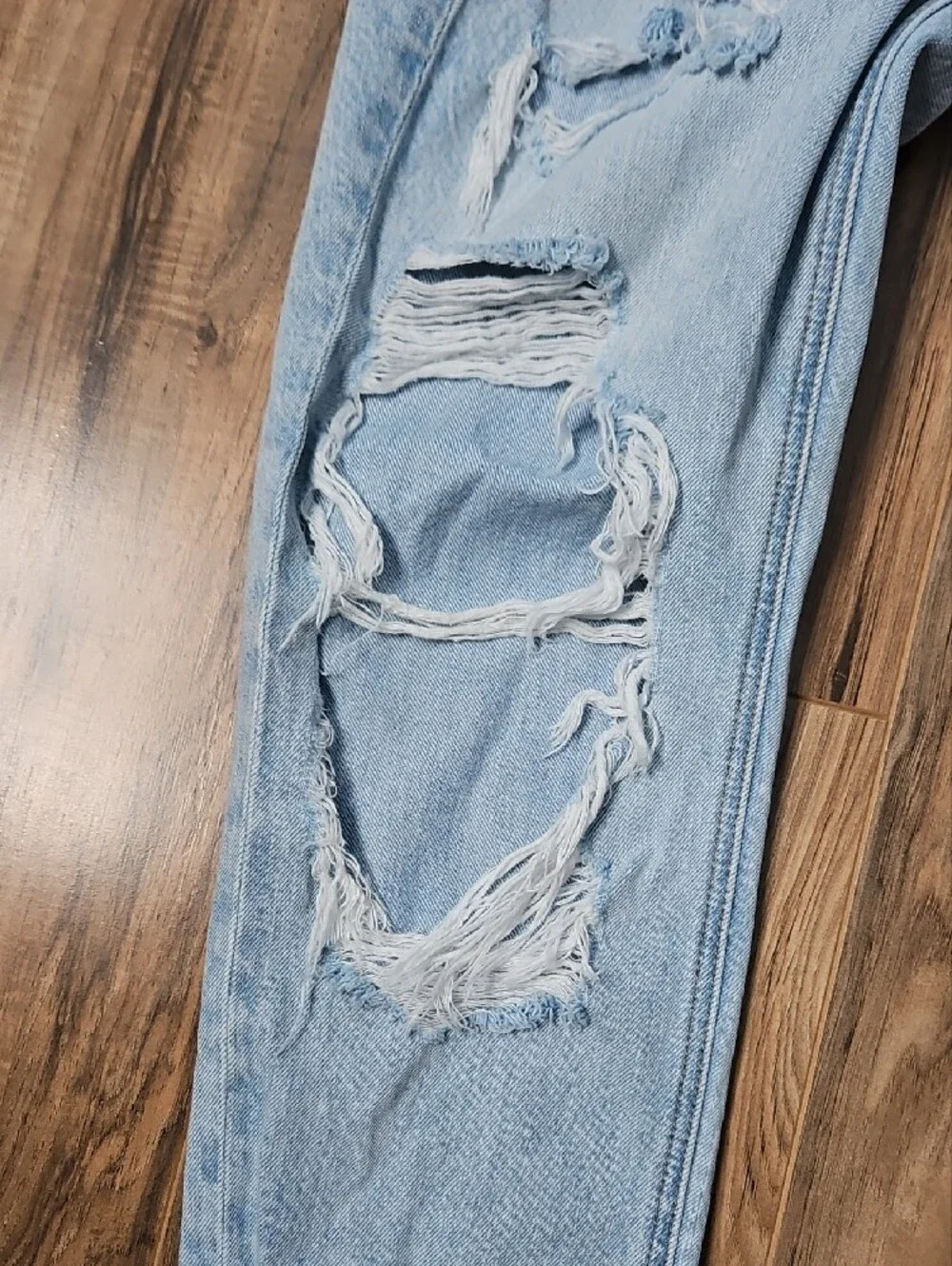 American Eagle Outfitters Light Blue Distressed Destroyed Mom Jeans 0